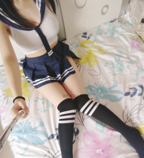 妹子jiao+chuan:秦+??+小彩虹粉嫩妹子,浮力姬紫薇都来凑热闹!