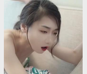 多乙666M：身材火辣女神，1V1按摩服务，剧情惊艳到让人叹为观止