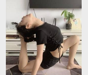《反差露脸：艺校小美女一少的性感舞蹈》