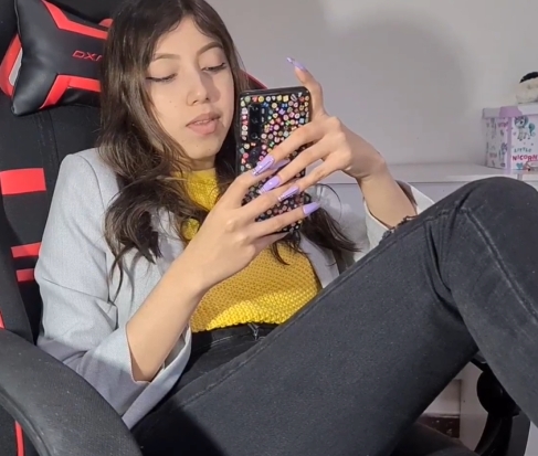 OnlyFans独家：欧美浮力姬Ruth_le，白人反差乖巧可爱，豪放9V-1.75G，野性涩气，技术极佳！