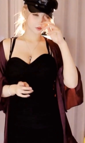 Minana呀的热舞秀：10W粉丝的热血沸腾，16.4G高清超过3小时+，70部女仆黑丝短裙热舞视频