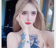 网红金伊娜抖音吃瓜视频：COS女神情景撩人，骗取30W打赏！