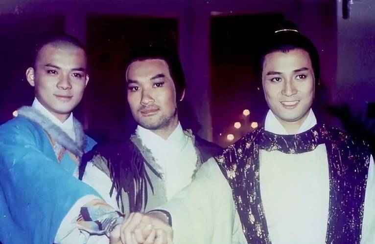 《天蚕变》：超高清修复版，国粤双语，重温武当山传奇