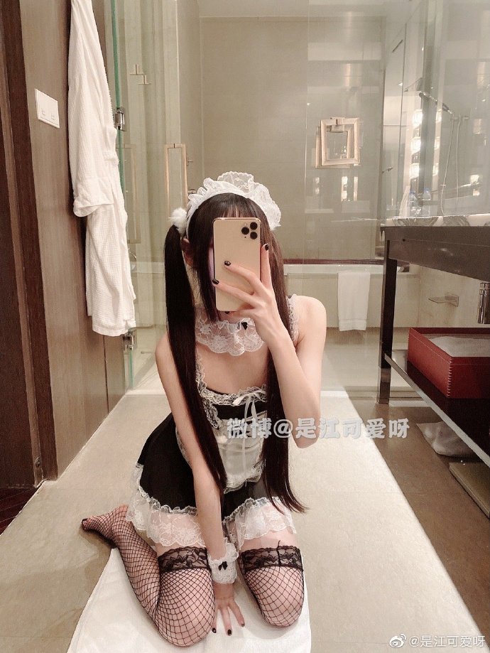 《瞬间的永恒：网红推特大博主可盐可甜的萌是江可爱呀》