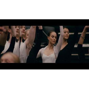 热门电影榜第五：天鹅挽歌SwanSong（2021）美国剧情/科幻娜奥米·哈里斯等领衔主演
