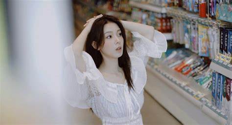 火辣大长腿女神：街拍商场写真私拍资源短裤美女博主