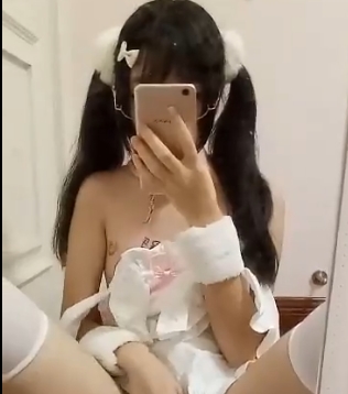 米兰达·贝尔福利姬之旅：工口小妖精的精彩瞬间