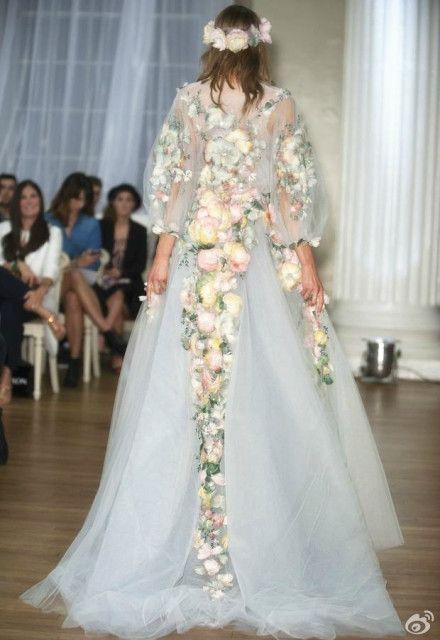 《时尚界的新宠：「时装走秀」时尚》