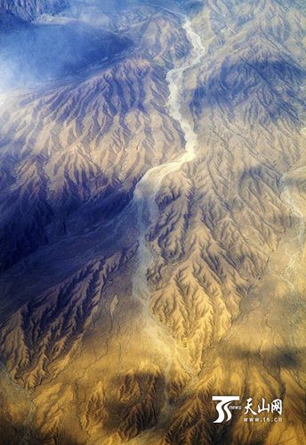 《航拍中国：自然、城市、历史之美，阿里云盘原画质，倍速播放》