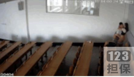 被监控下的欲望释放——《学生情侣》