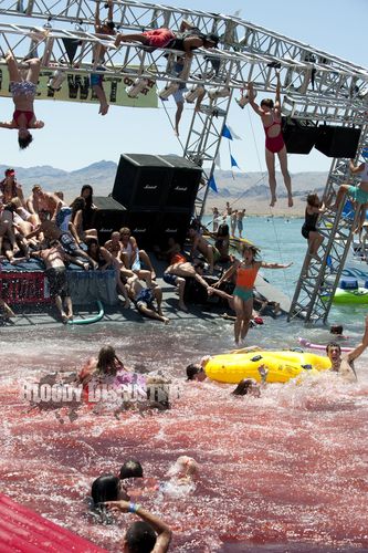 《食人鱼3D：惊险刺激的恐怖喜剧灾难片》