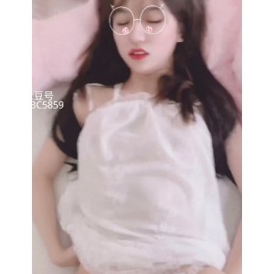 网红{{网红名字}}演绎_91不见星空：清纯女神的睡衣派之旅