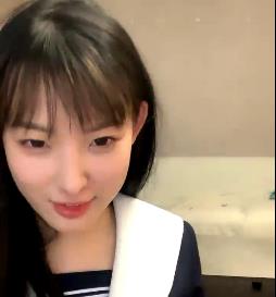 《清纯可爱的校园网红糖纸妹妹，给你带来温馨家的温暖》