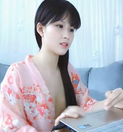 SifangTV萌妹子Bes7f五月合集：可爱小仙女外表清纯，一笑倾城，性格可爱，时尚潮流，宠粉有粉丝，清纯学生、JK睡袍、汉服木耳、橡胶完就娆让你一见倾心！