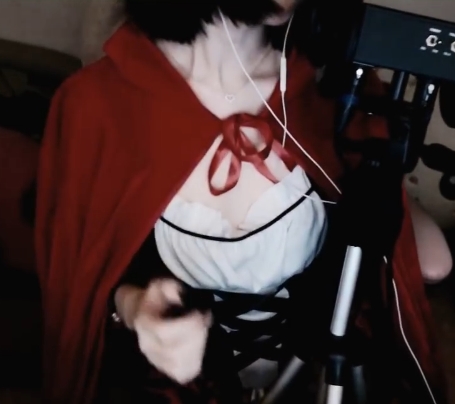 《虎牙超火爆：网红Aki秋水最新推出的18R助眠A失眠R音声，珍贵稀有舔耳哄睡喘息爱爱剧情演绎》