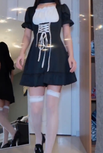 董香热舞合集：青春无敌网红董香的精彩抖音风BGM小乖乖女姿势撒尿舞蹈，百度云免费下载解压！