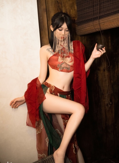 《御用嫩特三青叶子：秀人女神徐媛媛的美丽容颜和性感撩人的笑容》