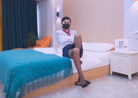 《天美传媒寸止挑战：网红{{网红名字}}带你见证勇敢与坚毅》