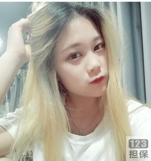 女神希妹私拍：超短裙+大长腿，魅力无法抵挡！