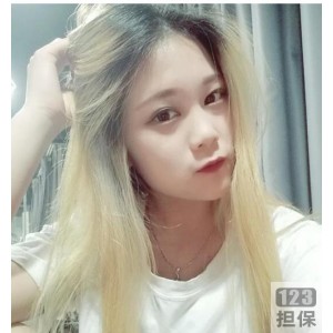 女神希妹私拍：超短裙+大长腿，魅力无法抵挡！
