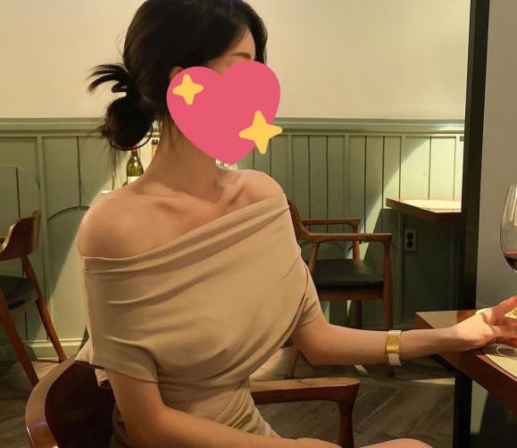 Ashley空姐私拍：38万粉丝被震撼，身材曼妙大长腿，128V893MPapa都被她美艳征服