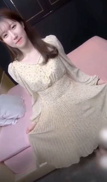 高颜值美眉：纯纯欲欲甜美，永久链接，狂舔猛舔，就地政法