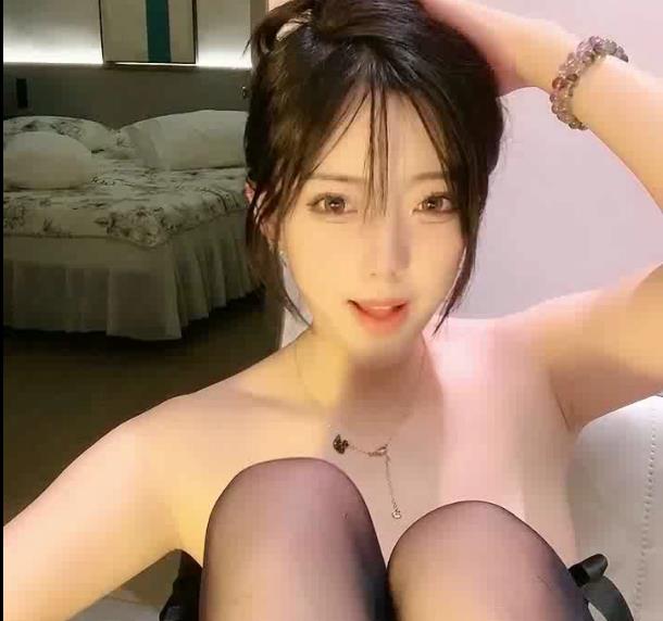 精选尤物女神YOSHIKI，养眼美貌、颜值担当，让你一见钟情！