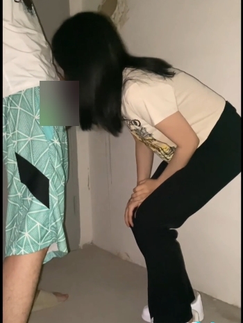 惊叹爱情：柔柔与男友楼梯间互动玩奇妙，让你心动