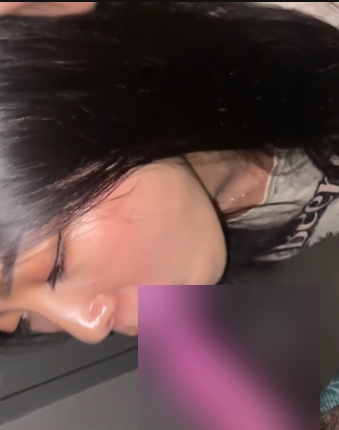 惊叹爱情：柔柔与男友楼梯间互动玩奇妙，让你心动