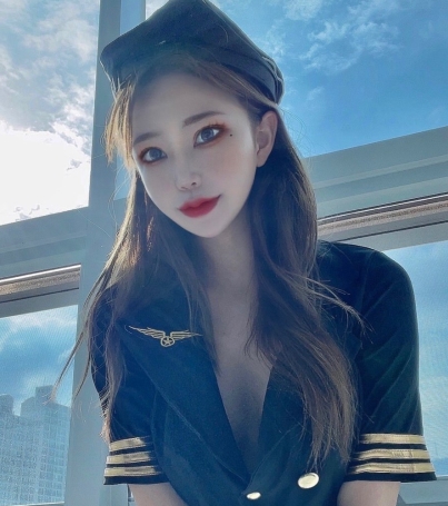 Onlyfans网红queenseoa精彩瞬间：完美瓜子脸+把她比作李智恩+精选私拍福利视频