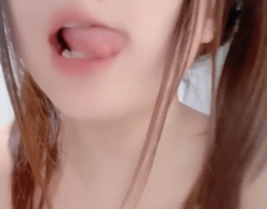 多奶A萌妹子女仆，让观众爱不释手的性感可爱视频！