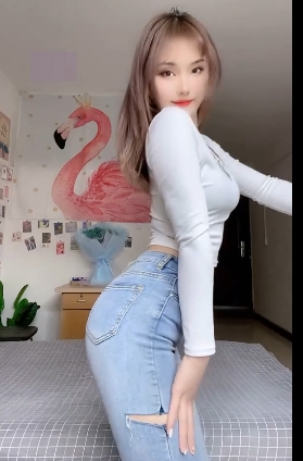 佟丽娅网红视频合集：活得精彩、活得自在，荤素有尺度的生活方式，给你无限乐趣！