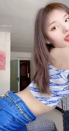 佟丽娅网红视频合集：活得精彩、活得自在，荤素有尺度的生活方式，给你无限乐趣！