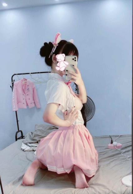 精选光“阴”芊芊qianfff精品合集，粉嫩罗莉女神，超级人气，最新4V-308MB！