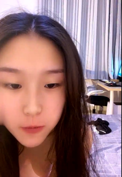 小芳：美女少女被金钱诱惑沦为玩物的悲哀