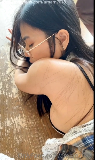 网红苏珊：完美露脸女仆装私人骚秘书，性感漂亮的大D擦lang、xue等姿势，550M视频资源等你收藏