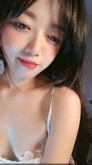 《白羊座女孩黎莎的热舞盛宴》