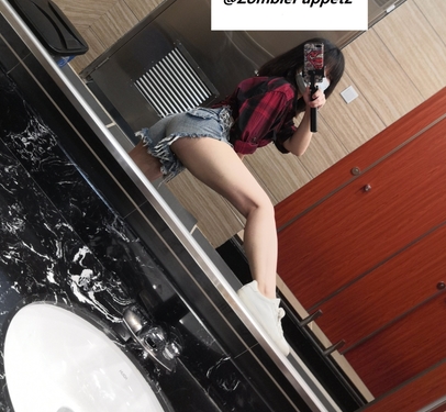 小青穿上僵尸玩偶，玩起2四人游，放飞梦想小青僵尸玩偶ZombiePuppet合集，38V+2四人游共600M，百度云上有