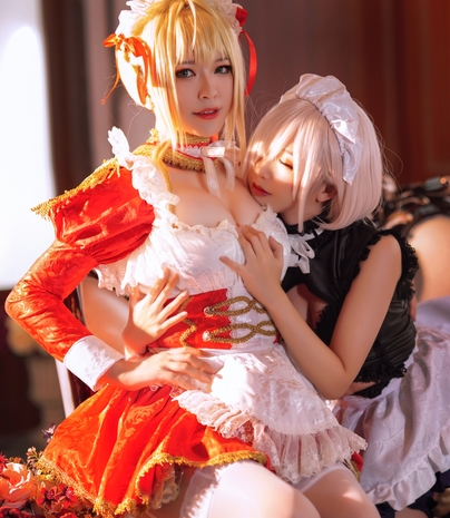 半半子：高颜值御姐，网红COSER福利姬，令人惊叹的性感身材，精神状态的美丽