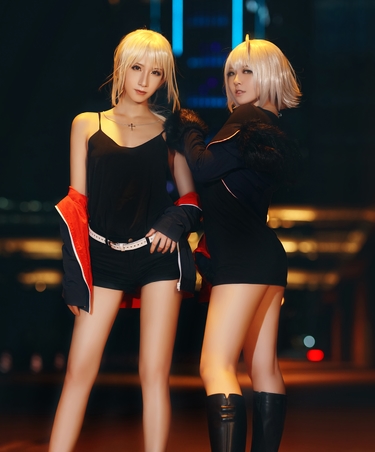 半半子：高颜值御姐，网红COSER福利姬，令人惊叹的性感身材，精神状态的美丽