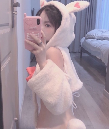 某推超人气老网红宅男最期待的浮力姬（KilledHypocrisy_烟雾）最新视频图片合集[10三人游-6V-874M]