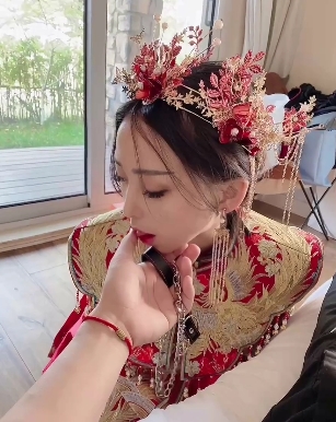 网红胖臀小乖乖女兔兔VIP群私拍视频资源兔兔秀禾，清晨赤脚穿性感内衣的私拍，温泉游泳的胖臀诱惑！