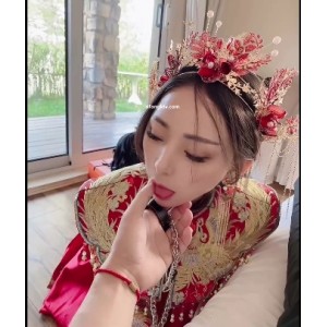 网红胖臀小乖乖女兔兔VIP群私拍视频资源兔兔秀禾，清晨赤脚穿性感内衣的私拍，温泉游泳的胖臀诱惑！