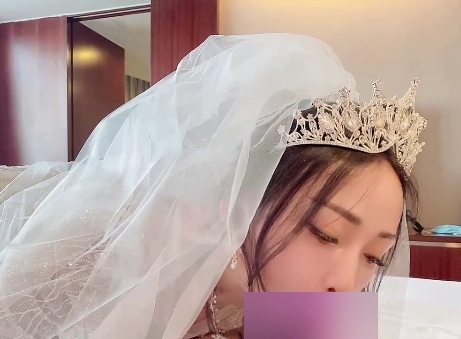 网红胖臀小乖乖女兔兔VIP群私拍视频资源兔兔秀禾，清晨赤脚穿性感内衣的私拍，温泉游泳的胖臀诱惑！