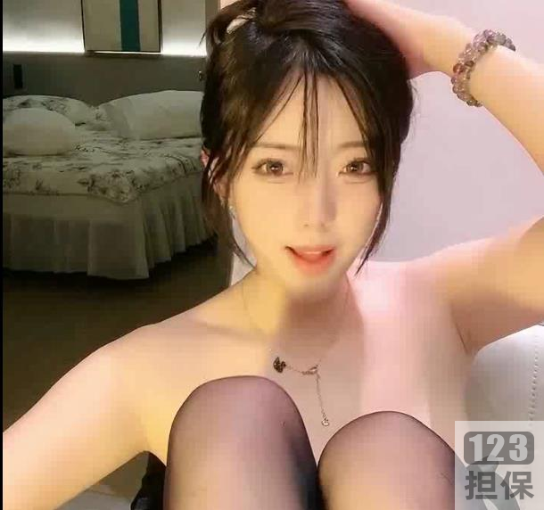 YOSHIKI精选尤物纯天然网红主播，抗打养眼，5V2.5G精选美女！