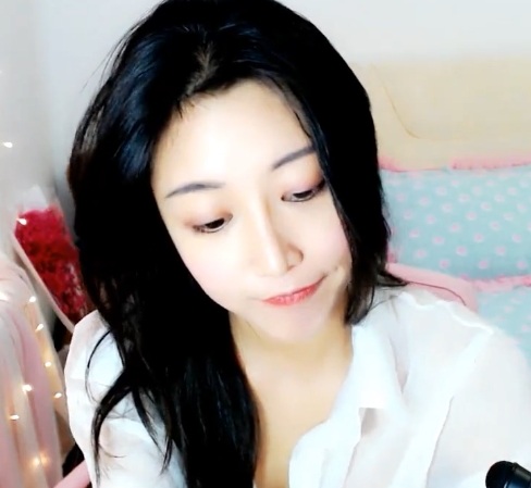 8秒妹cn_8：超强勾引能力，清纯美貌，41部视频+UT视讯礼包