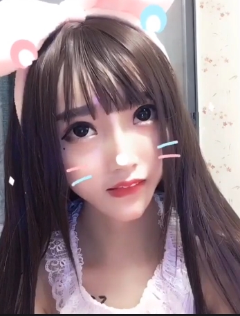 新主播凤凰雅宝：混血儿气质，多才多艺苗条身材，让你曼妙洗澡