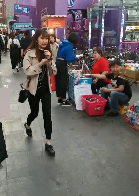 达叔涂鸦作品集40个视频，2.7G，见证街头涂鸦大神的艺高人胆大！