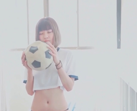 JVID果宝宝模特青春学生精品视频：经典靓丽，保持心情愉悦