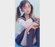 微博鱼丸女神：水手服+丝质袜子，抽搐极限状态，774m精彩视频等你来看